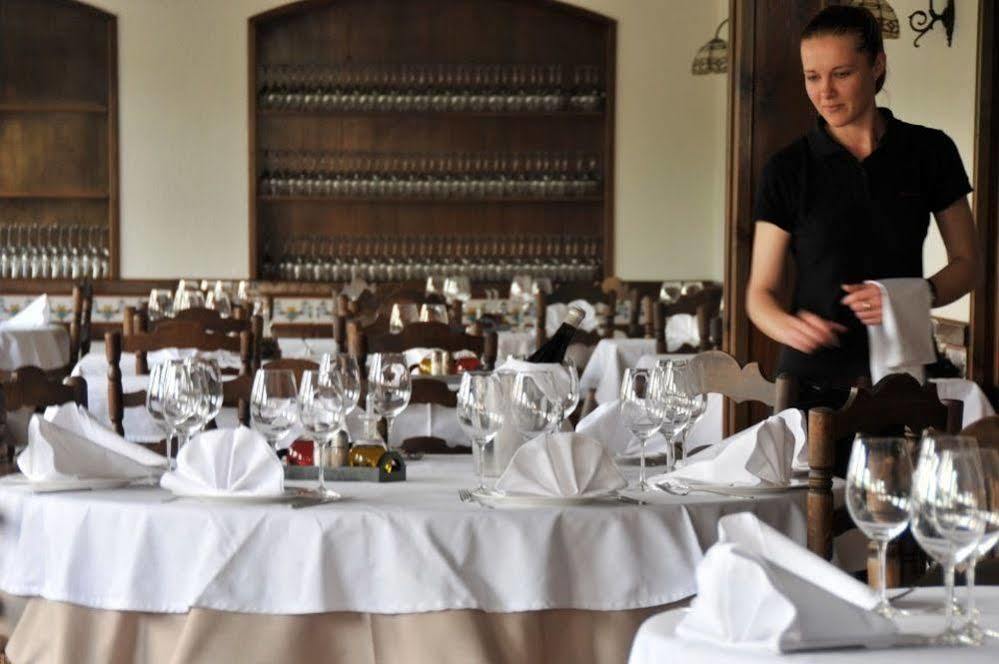 Hostal Alberana Verges Ngoại thất bức ảnh