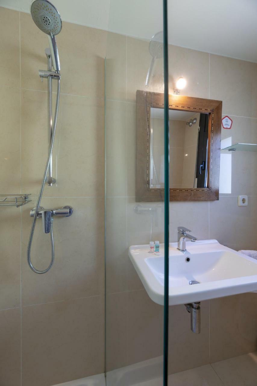 Hostal Alberana Verges Ngoại thất bức ảnh