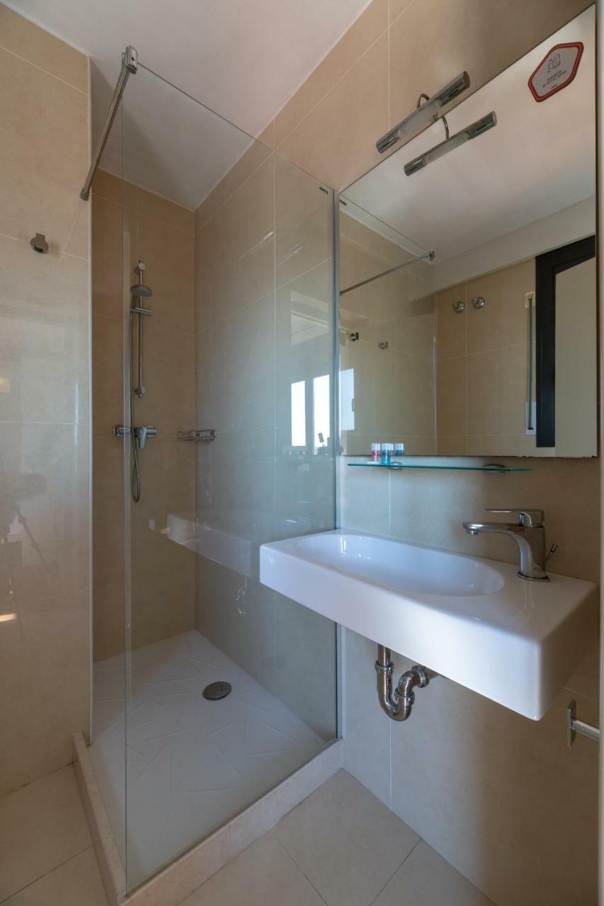Hostal Alberana Verges Ngoại thất bức ảnh