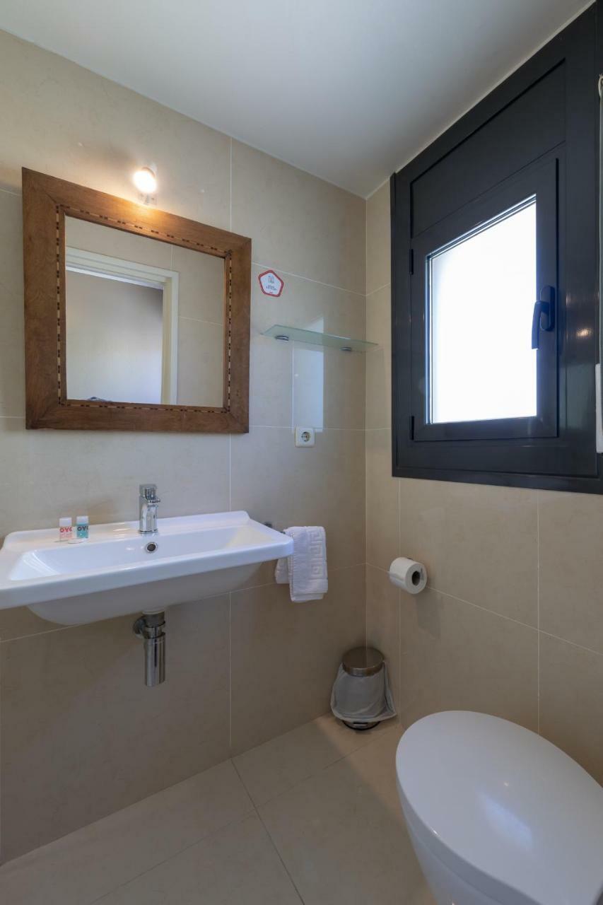 Hostal Alberana Verges Ngoại thất bức ảnh