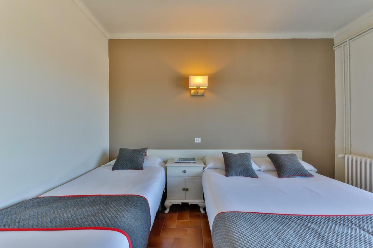 Hostal Alberana Verges Ngoại thất bức ảnh